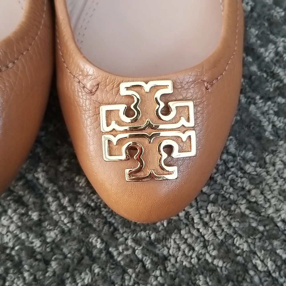 TORY BURCH tan leather ballet flats pebbled